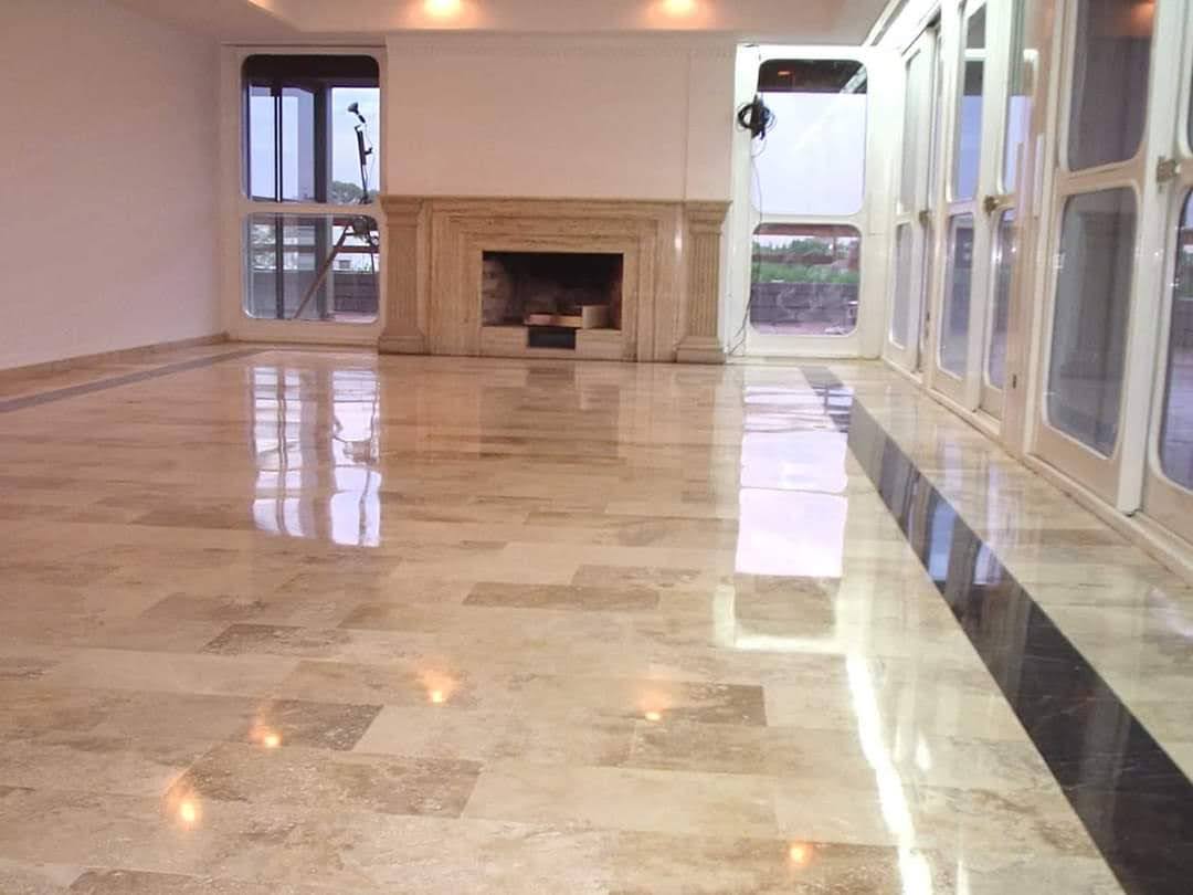 superficie in marmo beige