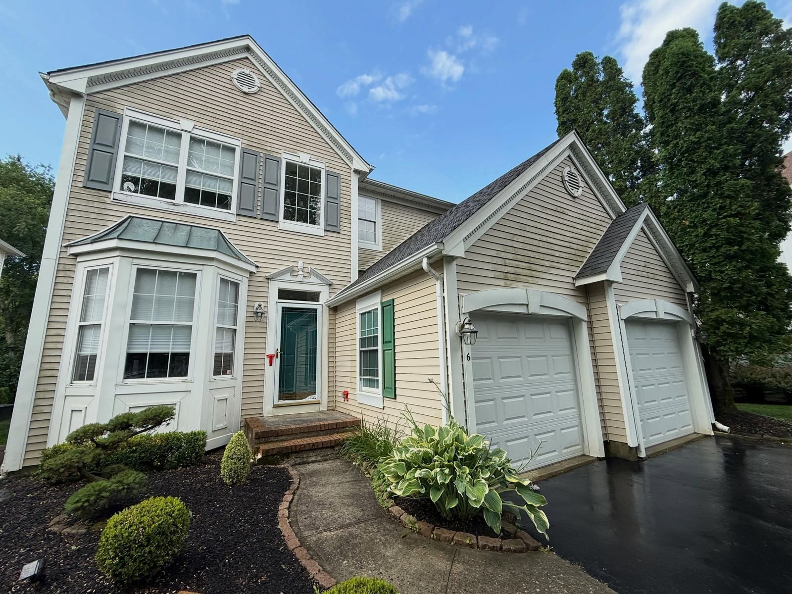 Colonial with garage, washed — Catanzaro's Power Washing