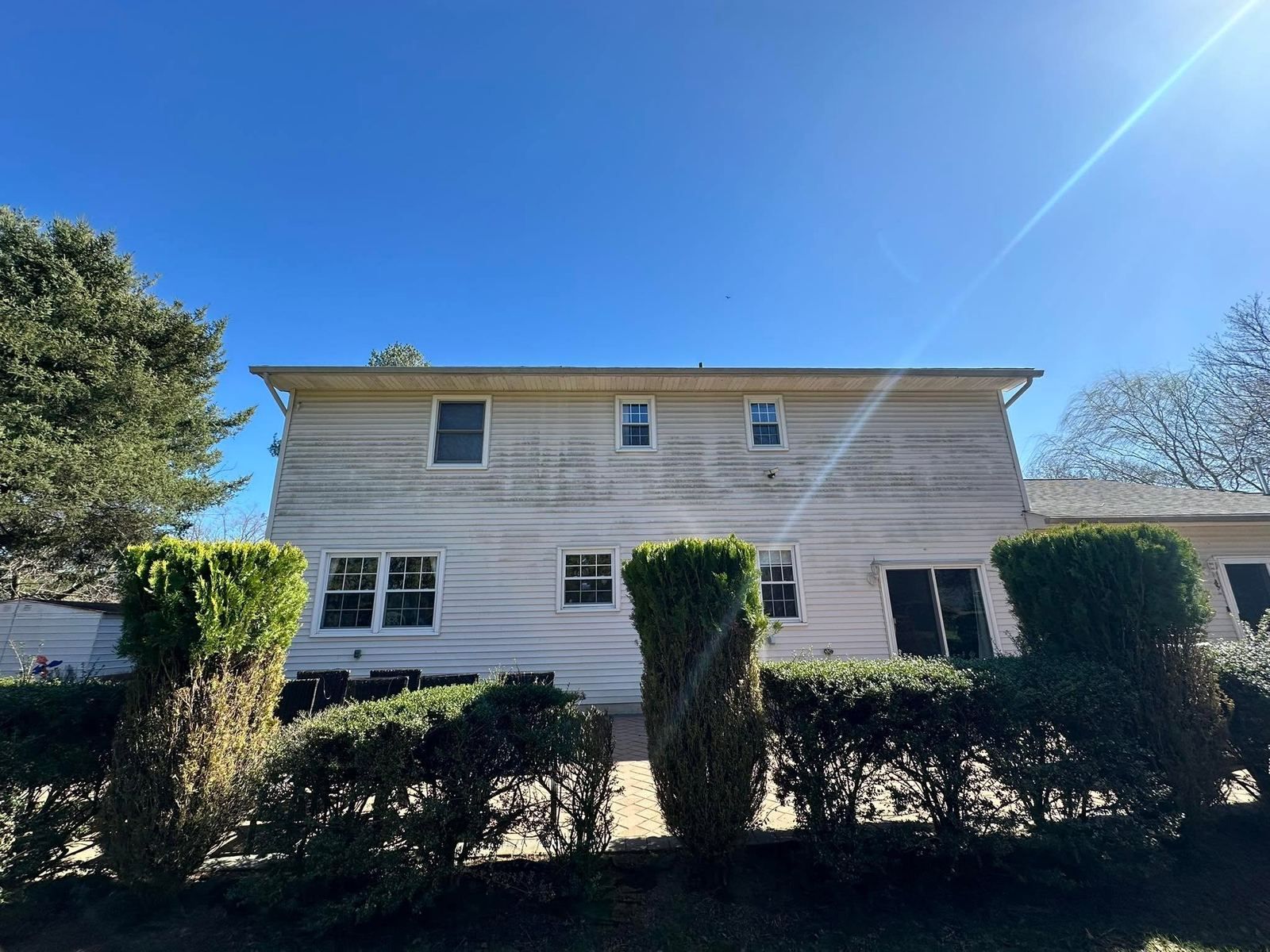 Colonial rear with hedges, siding — Catanzaro's Power Washing