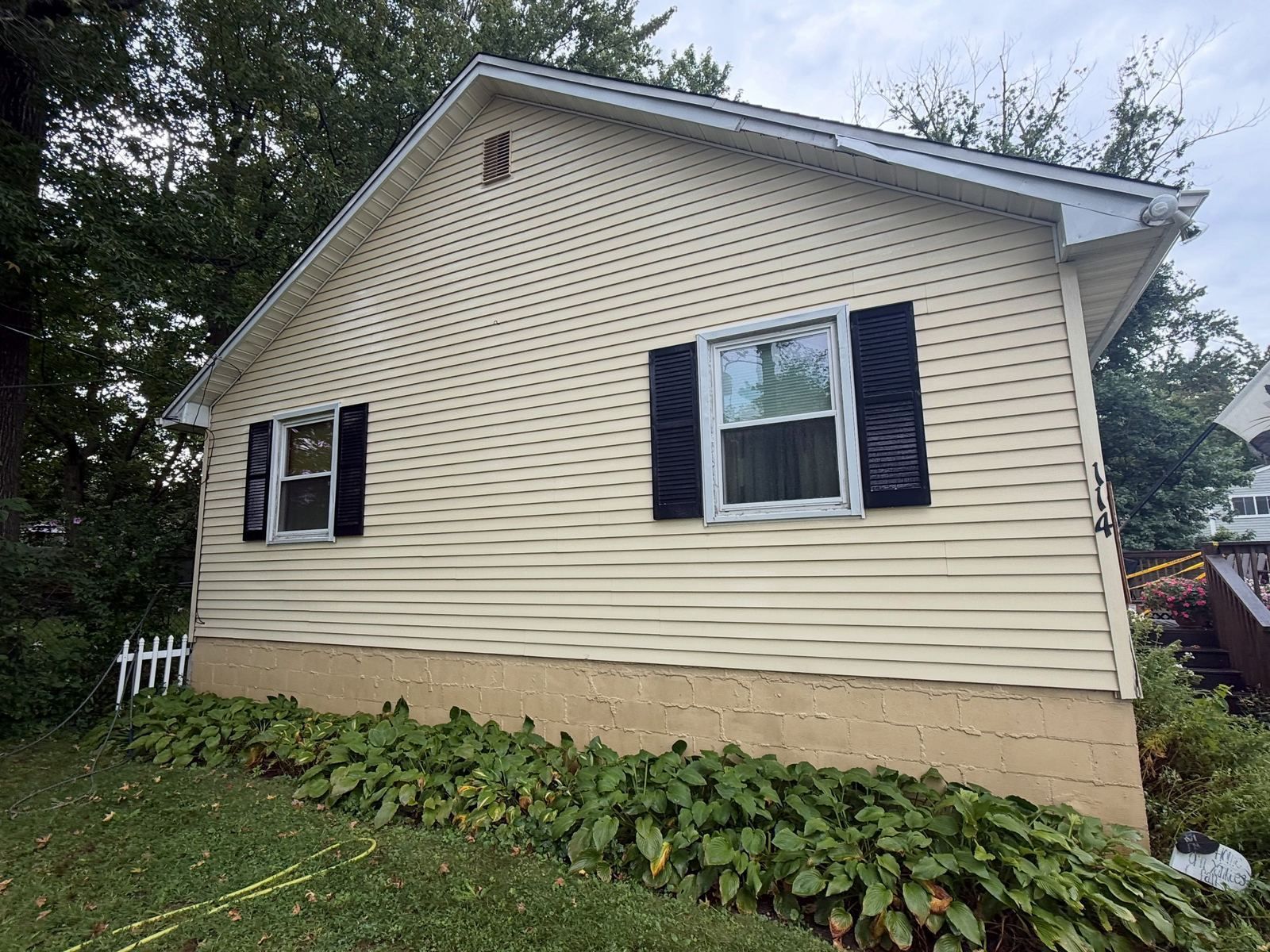 Cream gable — Catanzaro's Power Washing