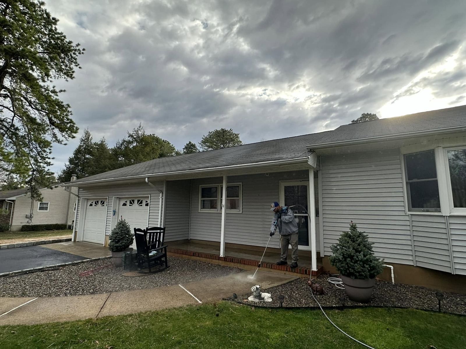 Ranch house, crew washing siding — Catanzaro's Power Washing