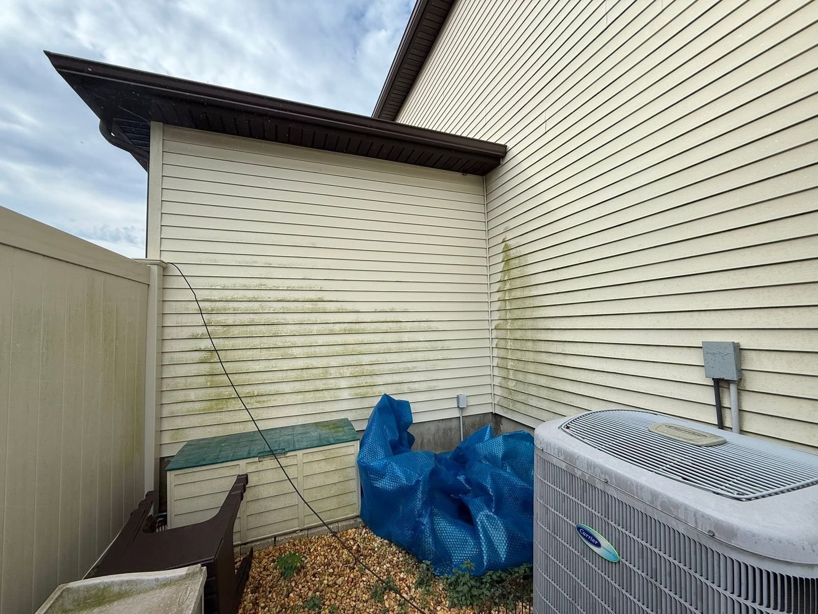 Side yard siding with AC — Catanzaro's Power Washing