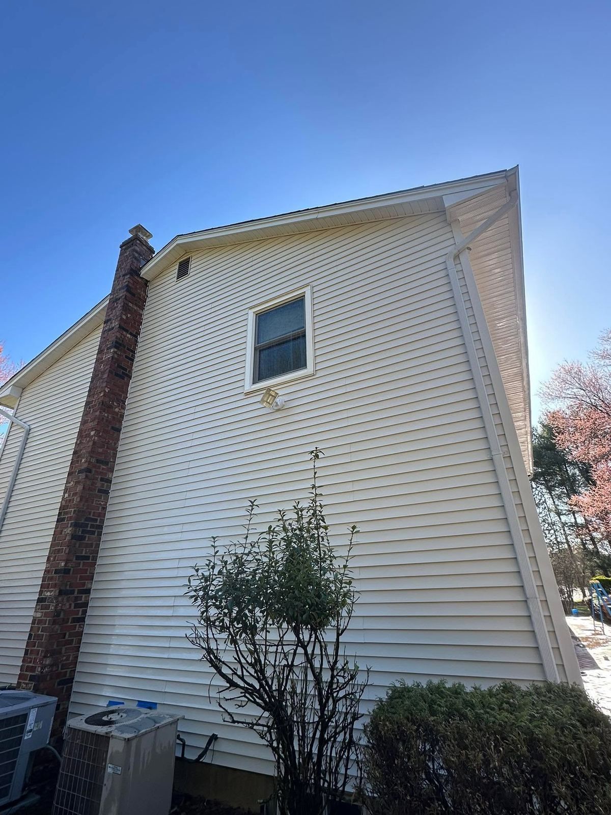 Siding side with chimney, tall — Catanzaro's Power Washing