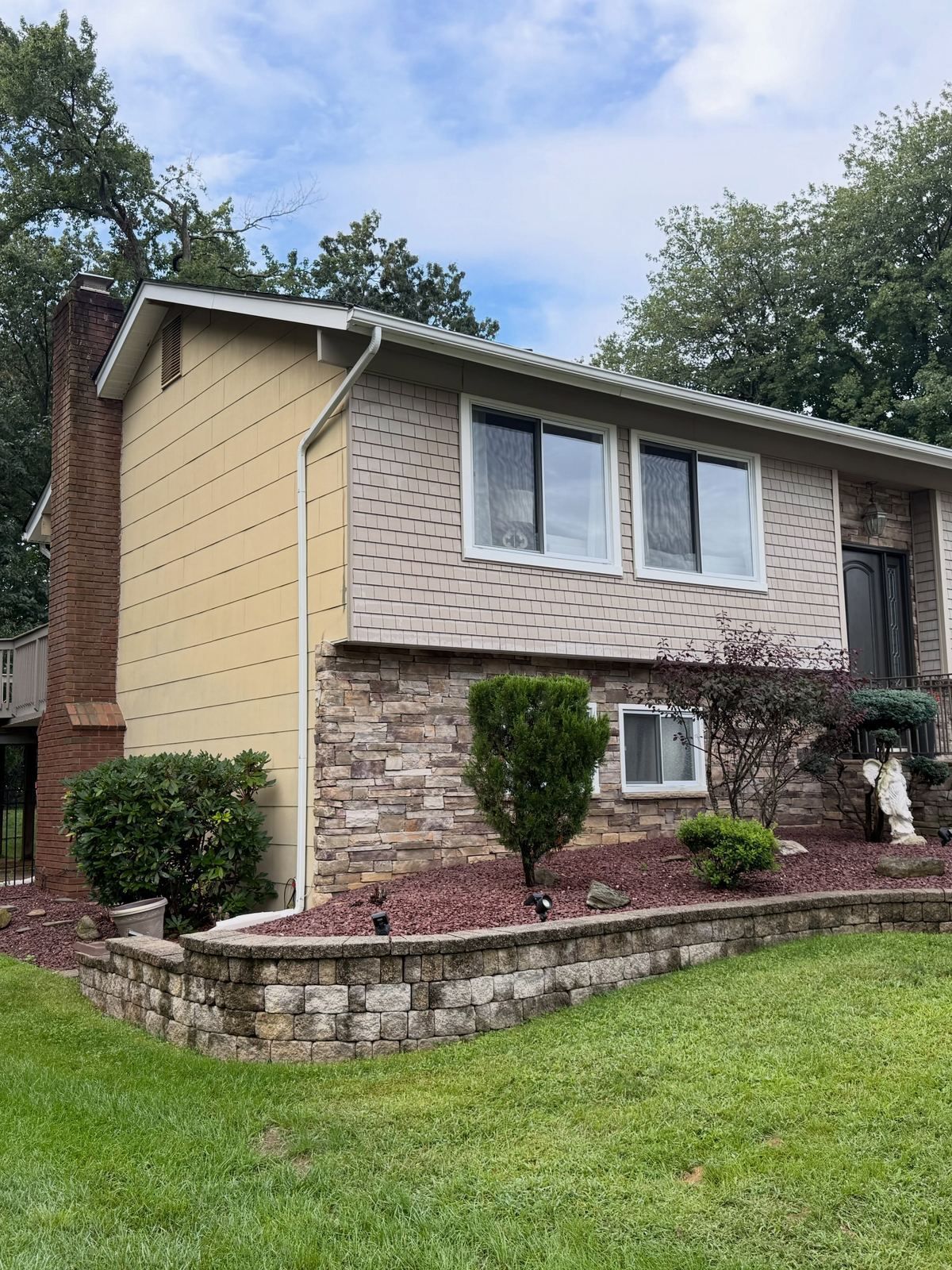 Split-level with stone base — Catanzaro's Power Washing