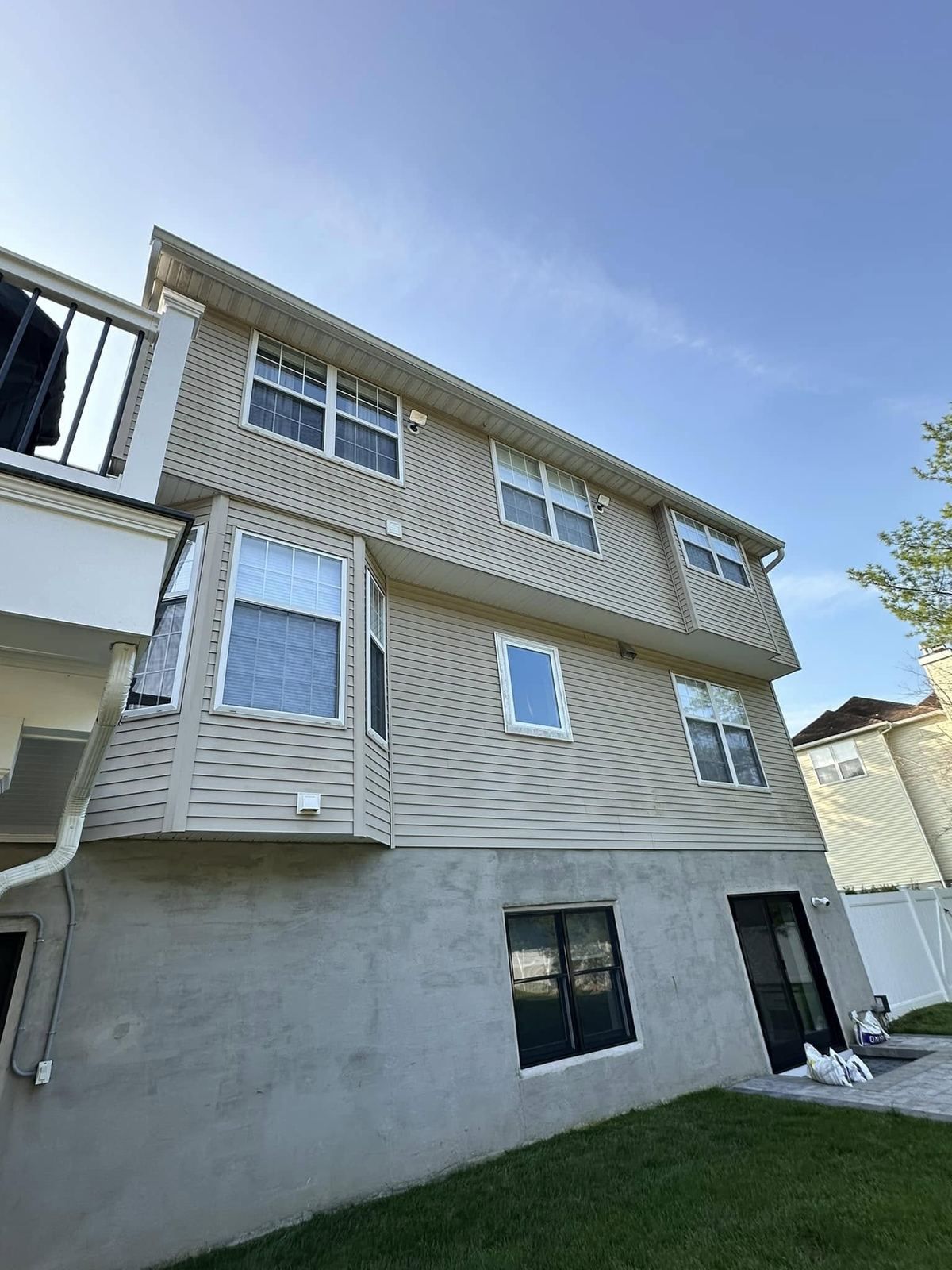 Three-story rear — Catanzaro's Power Washing