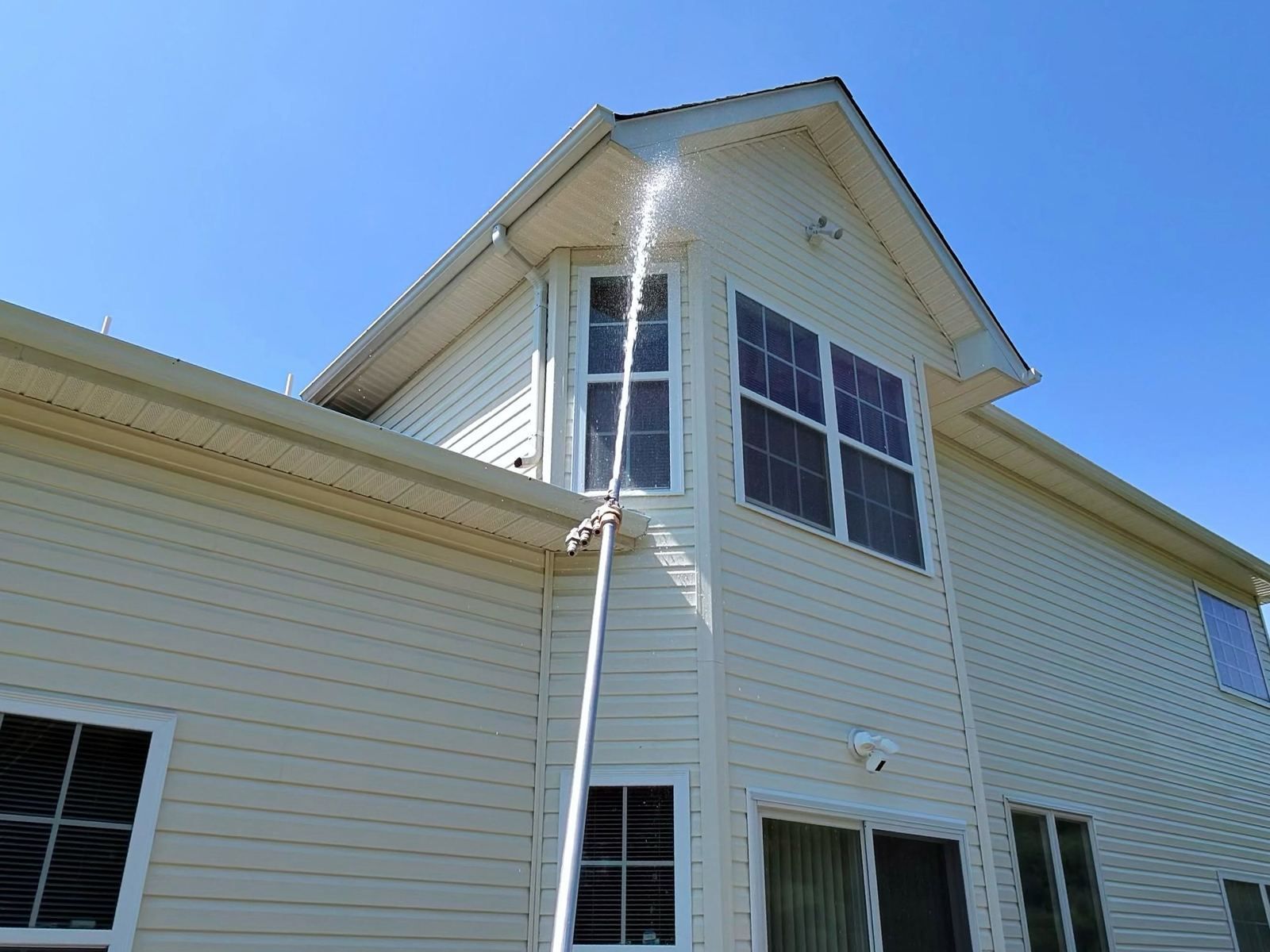 White gable siding, low angle — Catanzaro's Power Washing