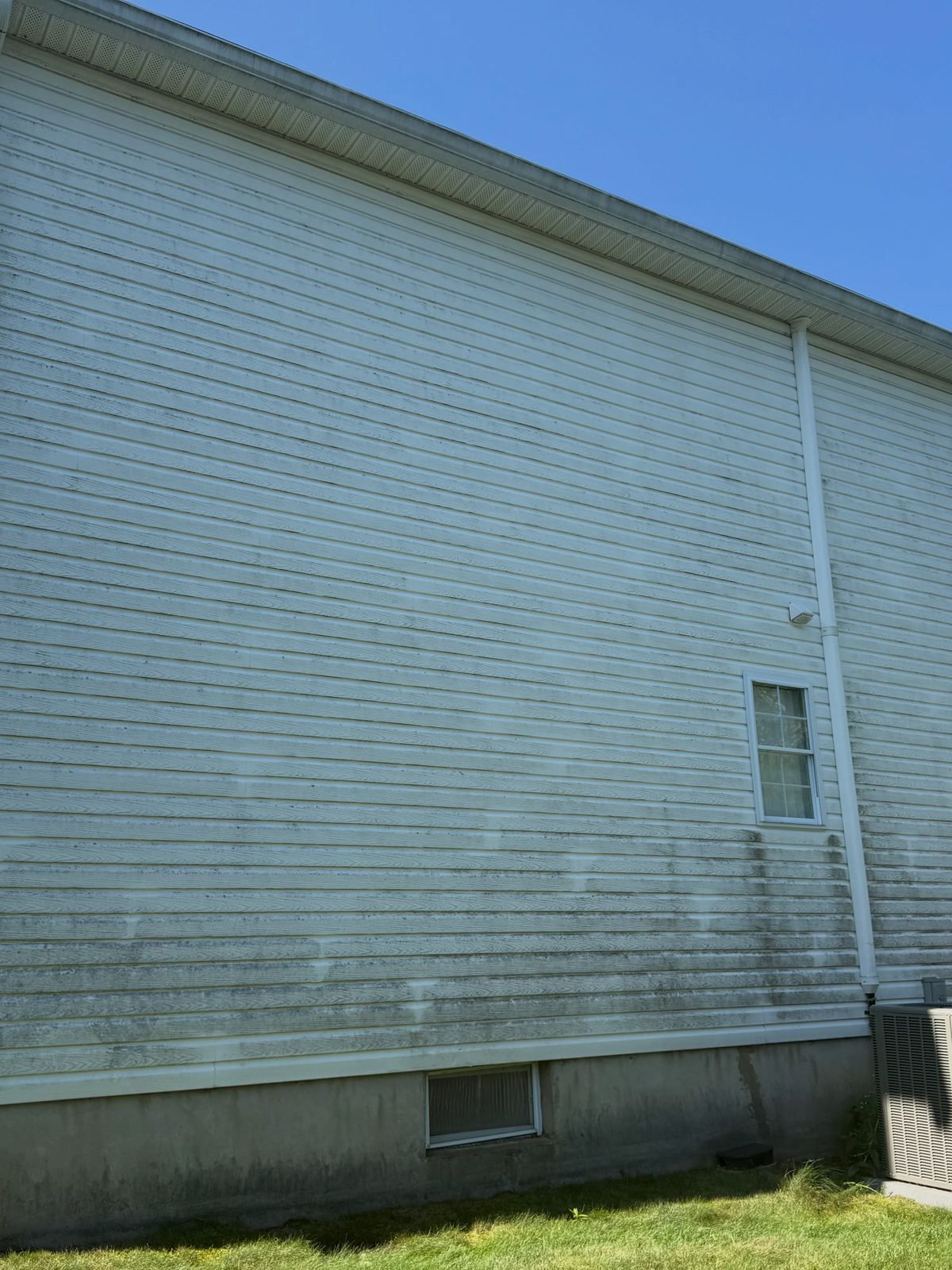 White siding with green streaks, before — Catanzaro's Power Washing
