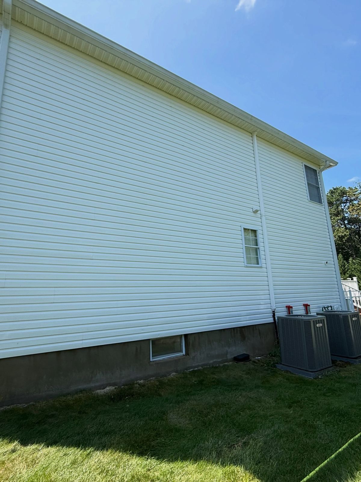 White siding side, washed — Catanzaro's Power Washing