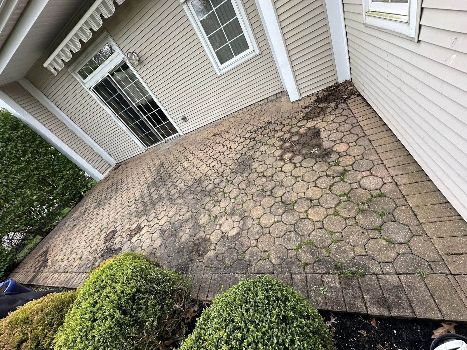 Paver patio corner, dirty — Catanzaro's Power Washing