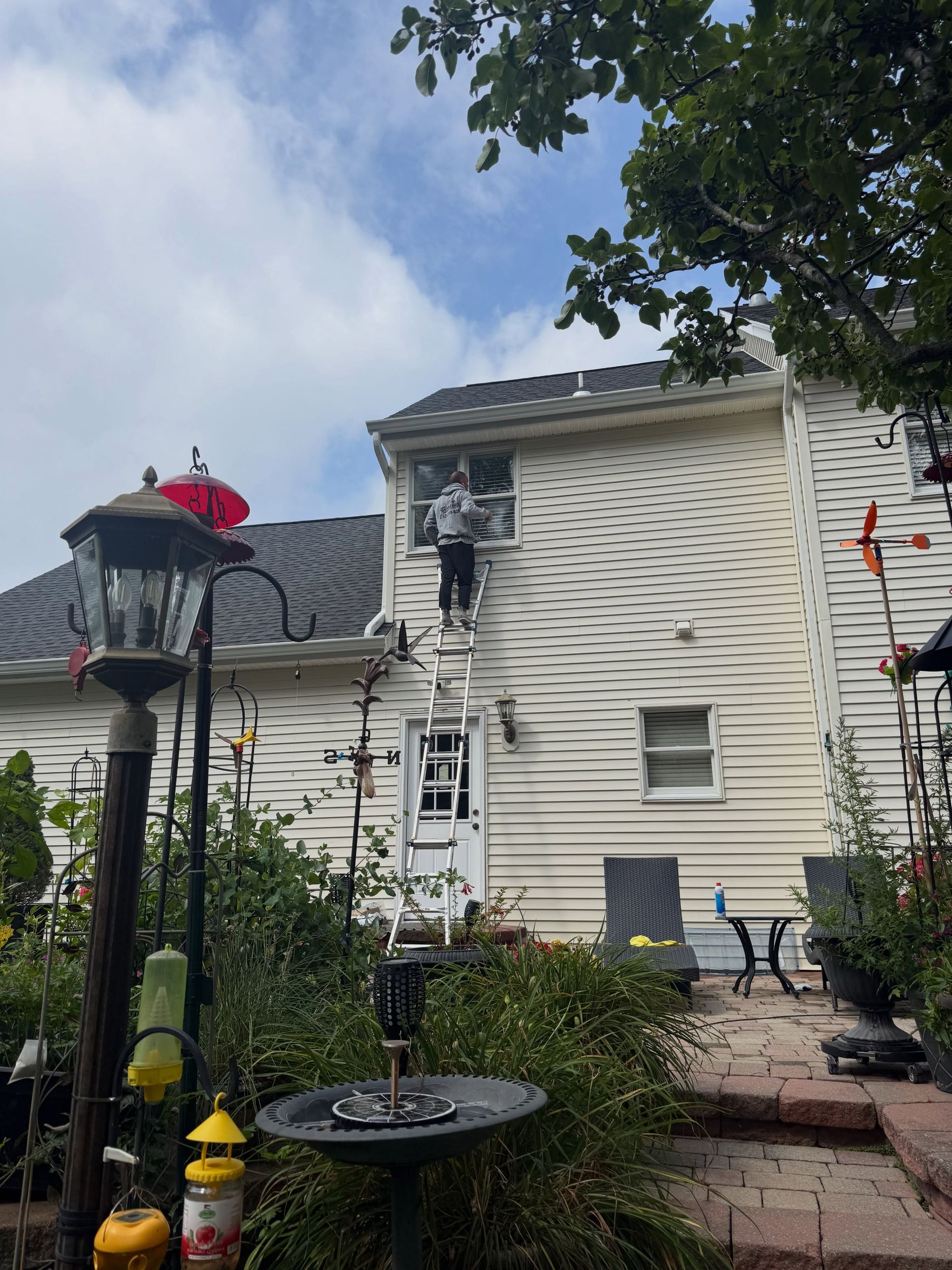 Colonial with lamp post garden — Catanzaro's Power Washing