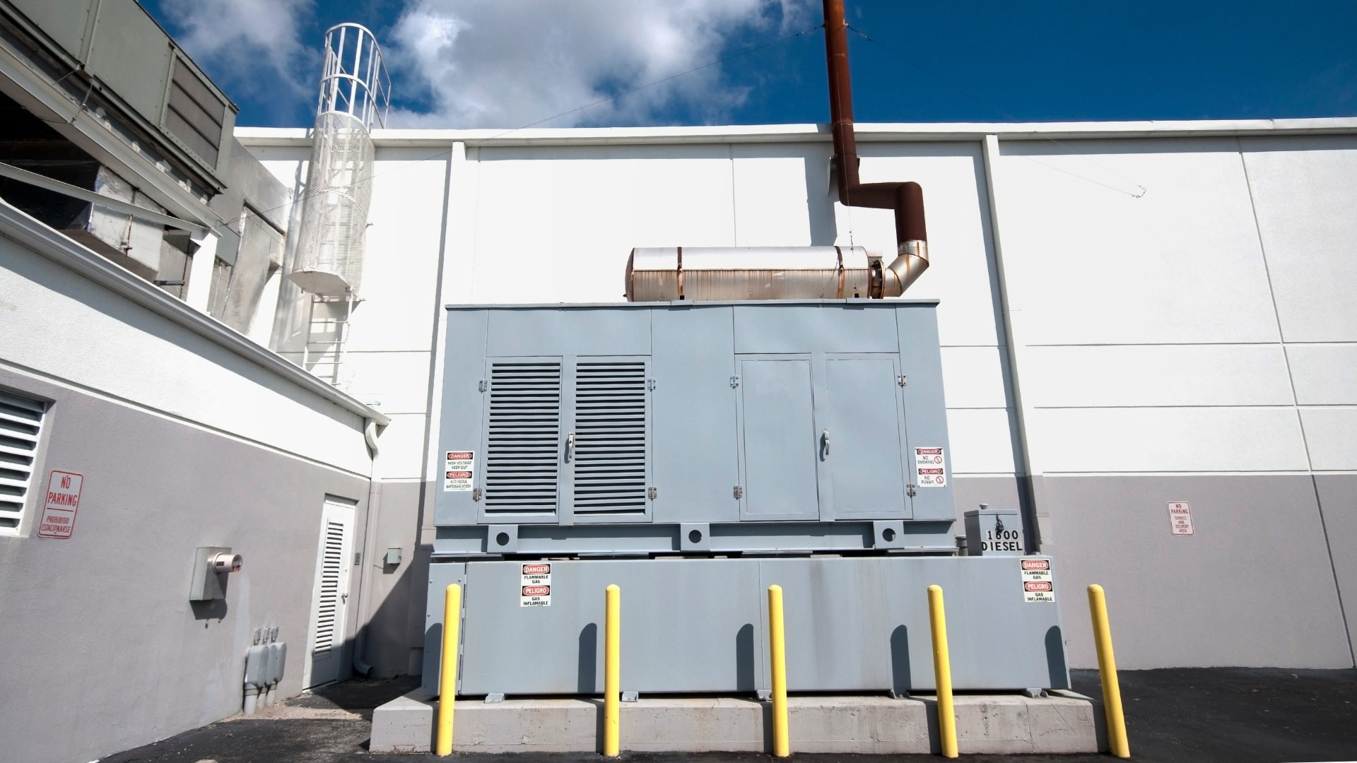 A large machine is sitting outside of a building.