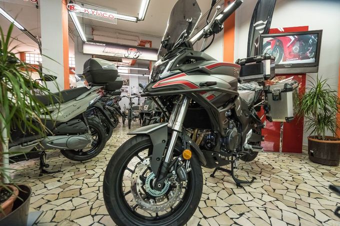 moto esposte in concessionaria