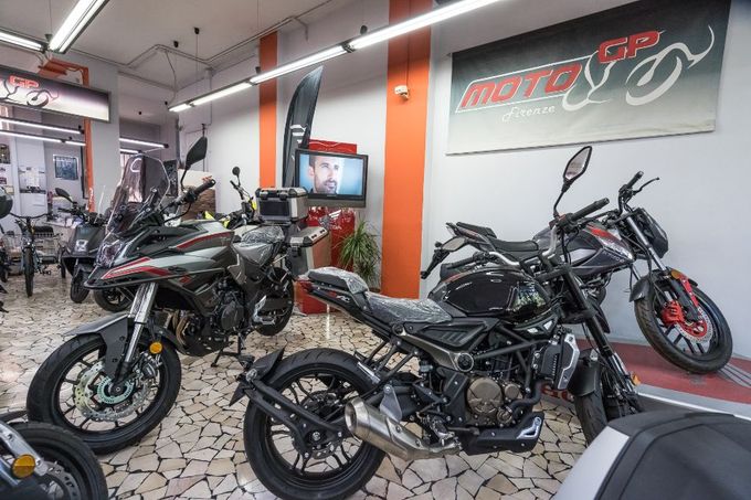 moto usate esposte in concessionaria