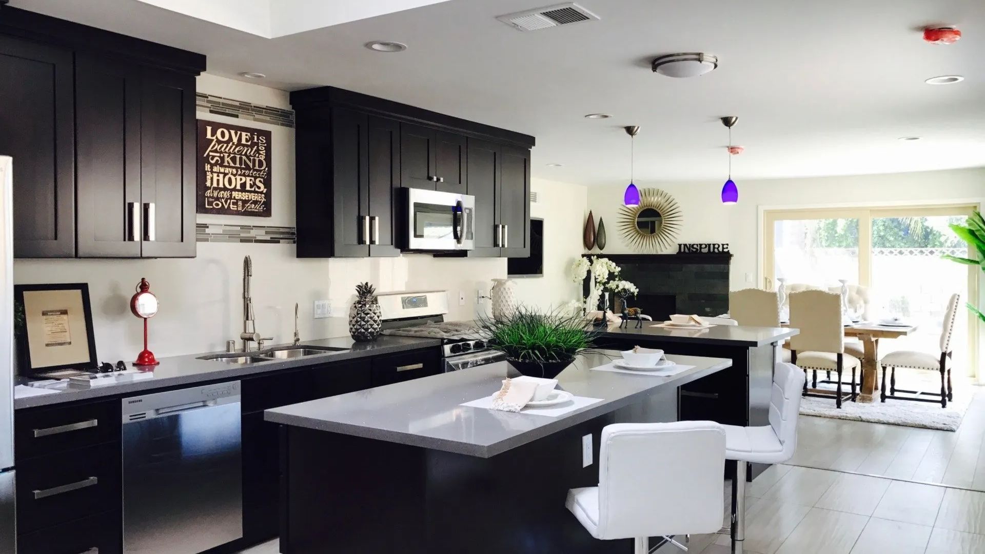 Cleaning in the kitchen involves maintaining a hygienic and tidy space, eliminating food residue, grease and bacteria to ensure a safe and healthy environment for cooking and eating.