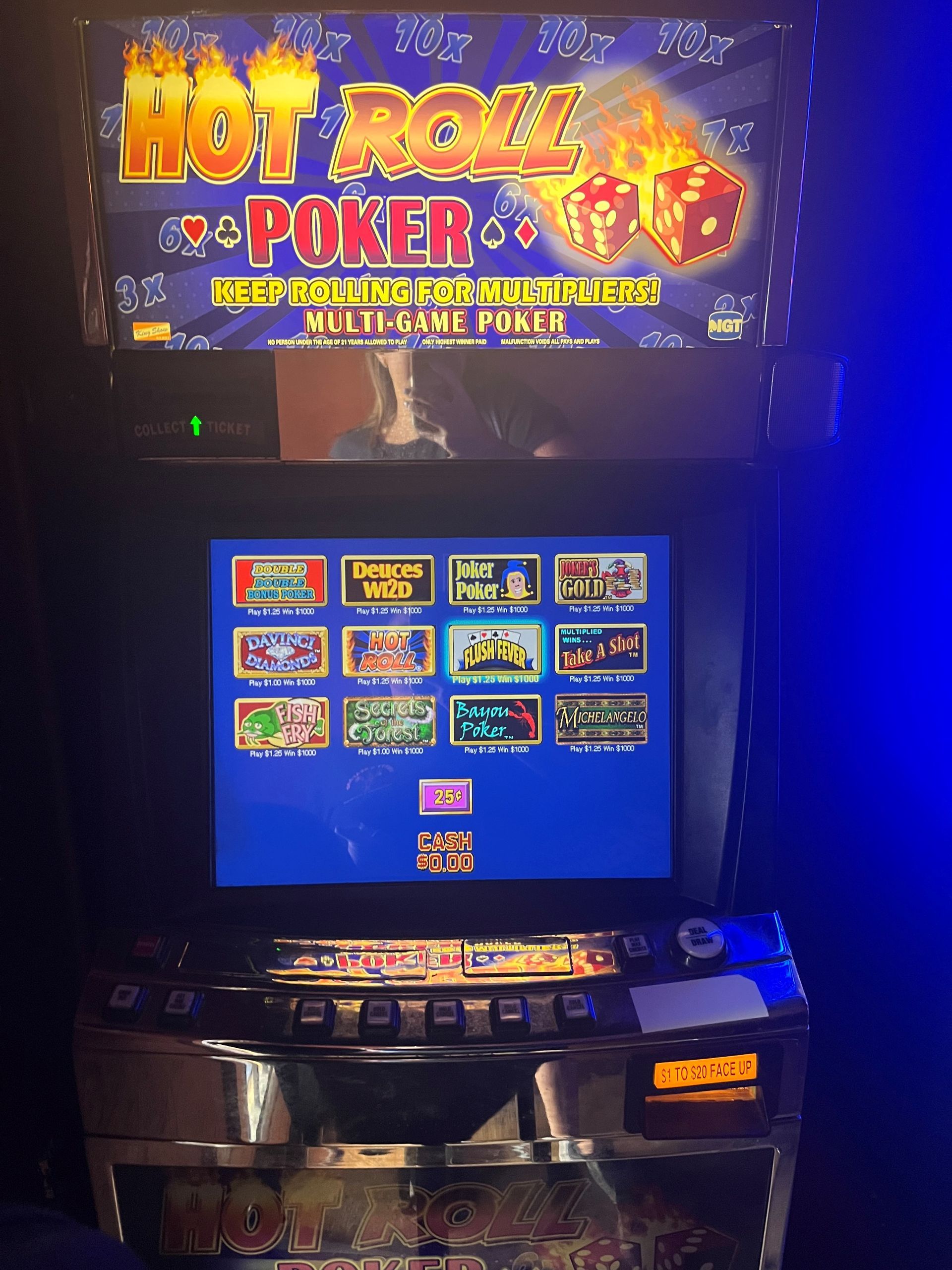 A slot machine that says hot roll on it