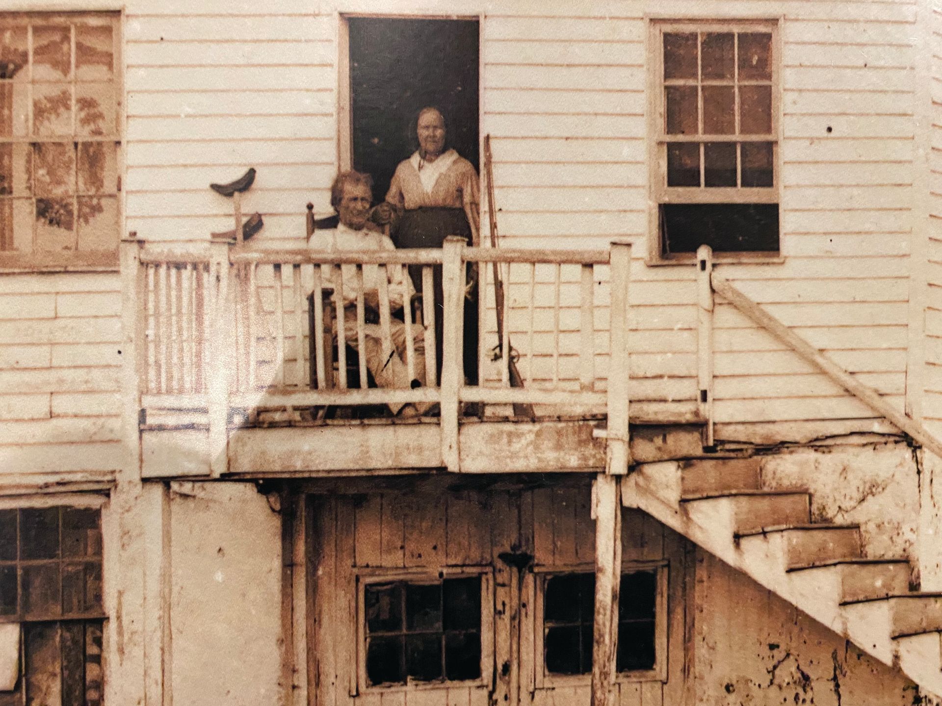 John Burns (seated) at his Gettysburg home
(Library of Congress)
