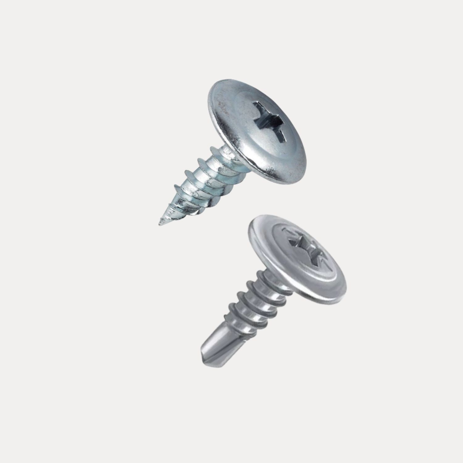 Dos tornillos autorroscantes plateados con cabeza Phillips y circular. Uno con punta puntiaguda y el otro con punta de taladro.