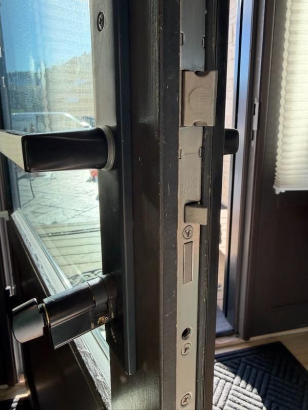     multipoint door lock system for enhanced home security