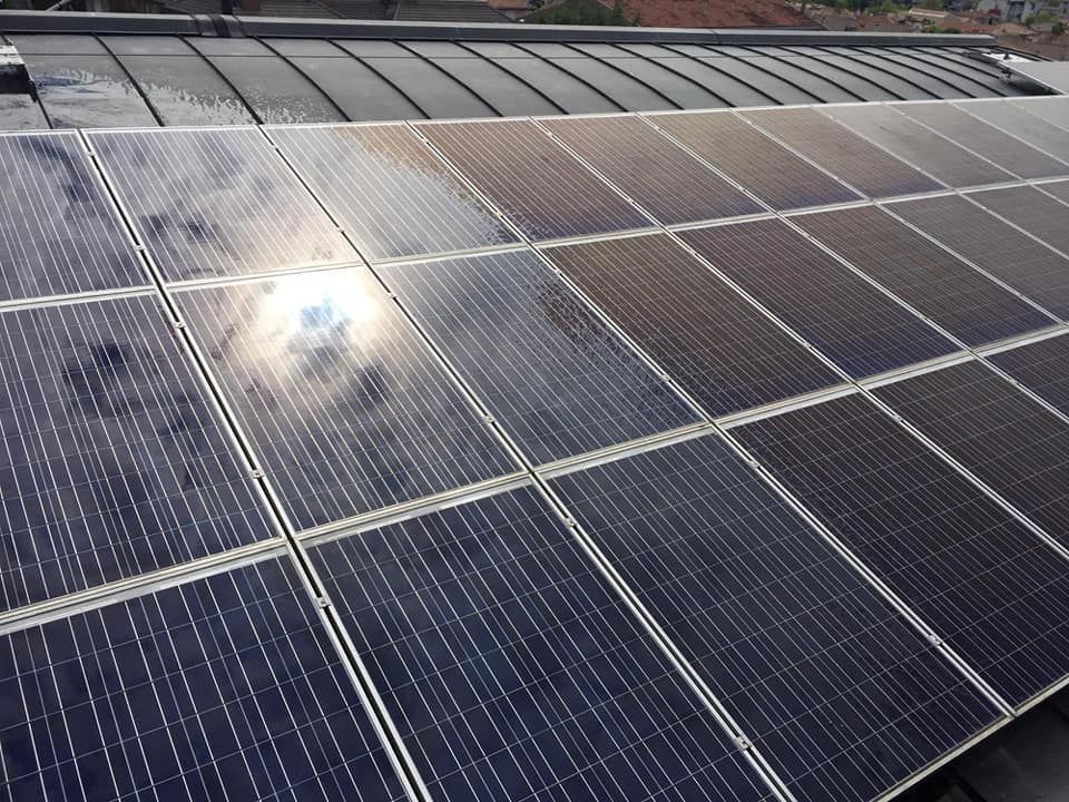 pannelli fotovoltaici prima e dopo pulizia