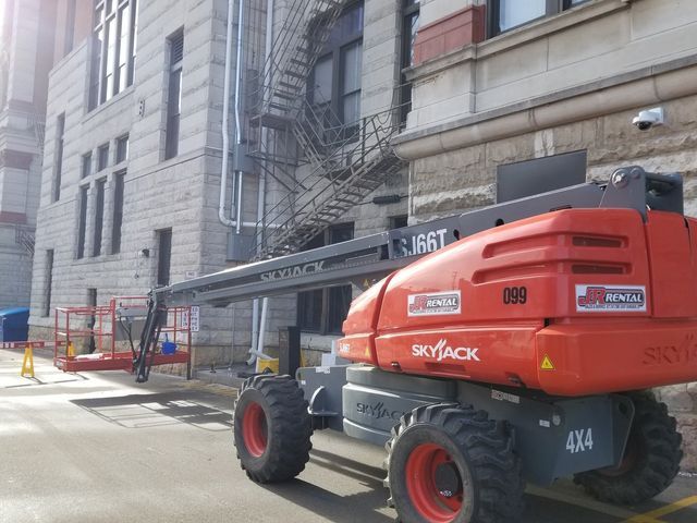 Lift outside a building