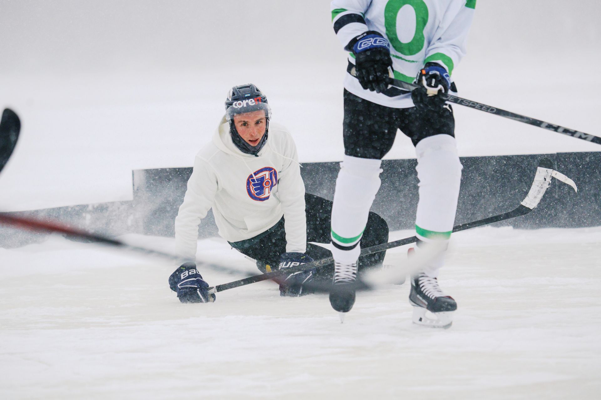 Vauhdikasta pipolätkää ja pond hockey -tunnelmaa. Turnauksen ottelut pelataan 4 vs 4 ilman maalivahteja aidoilla ulkojäillä.