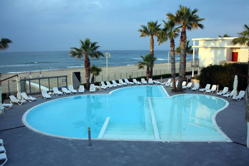 Piscina vista mare