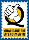 Um carimbo com uma mão fazendo sinal de positivo e as palavras qualidade em atendimento