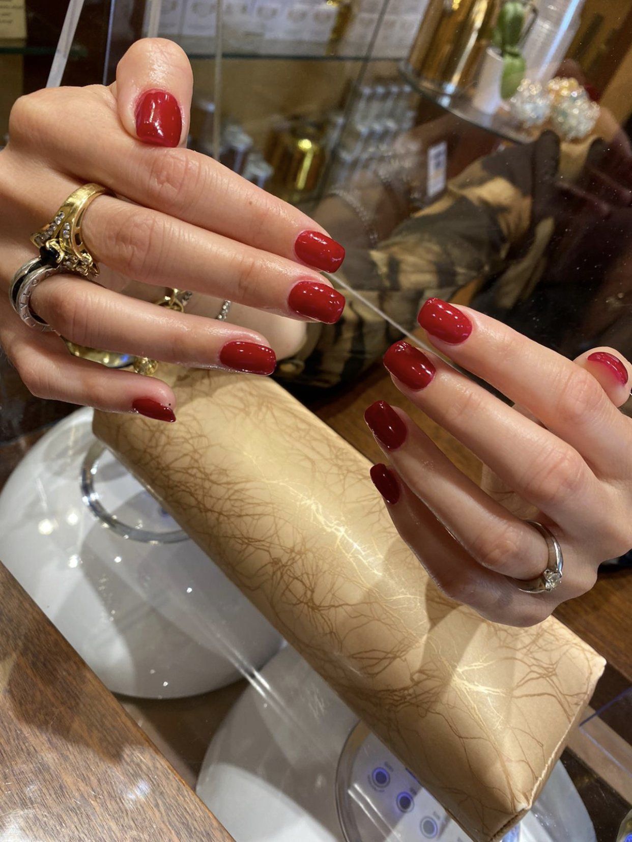manicure red varnish