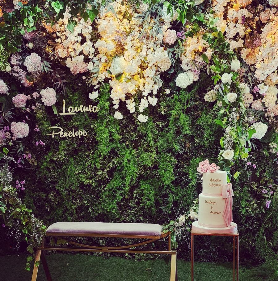 decorazioni floreali per una festa di battesimo