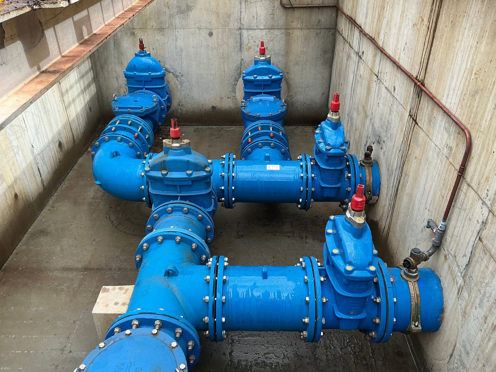 Valve and fitting arrangement at a water treatment plant