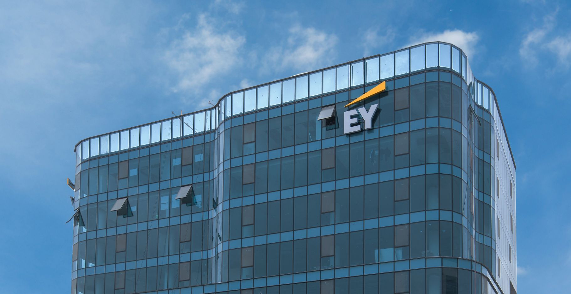A tall building with the word ey on it