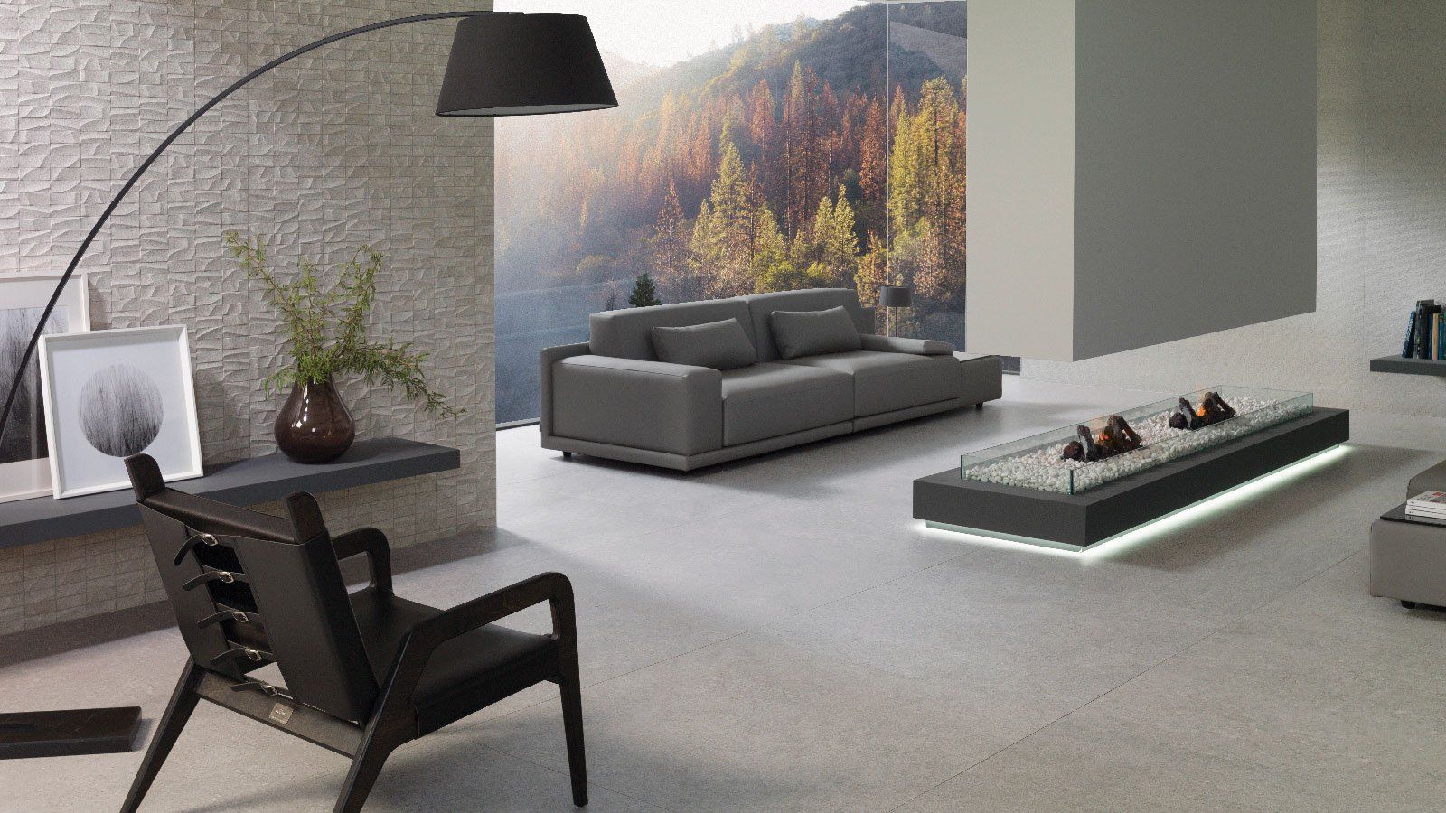 Soggiorno moderno con divano grigio, poltrona nera, lampada da terra e quadro a parete con vista su un murale paesaggistico.