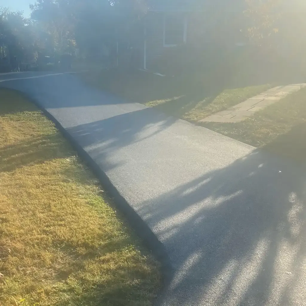 Durable asphalt driveway construction by Allstate Paving of PA in the towns of Downingtown, Villanova, and West Chester, PA.