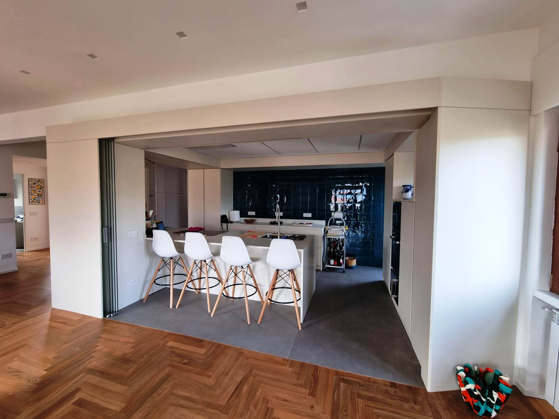 Cucina moderna con bancone