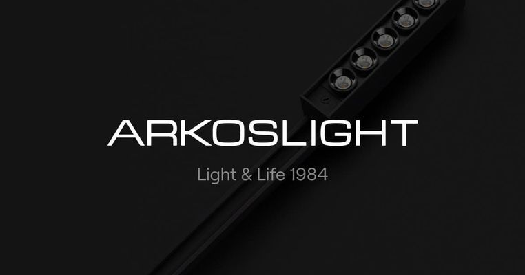 Logo ARKOSLIGHT su sfondo scuro con lo slogan