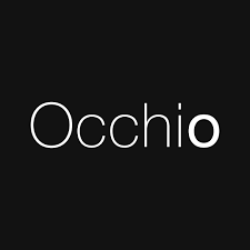 Scritta bianca “Occhio” su sfondo nero.