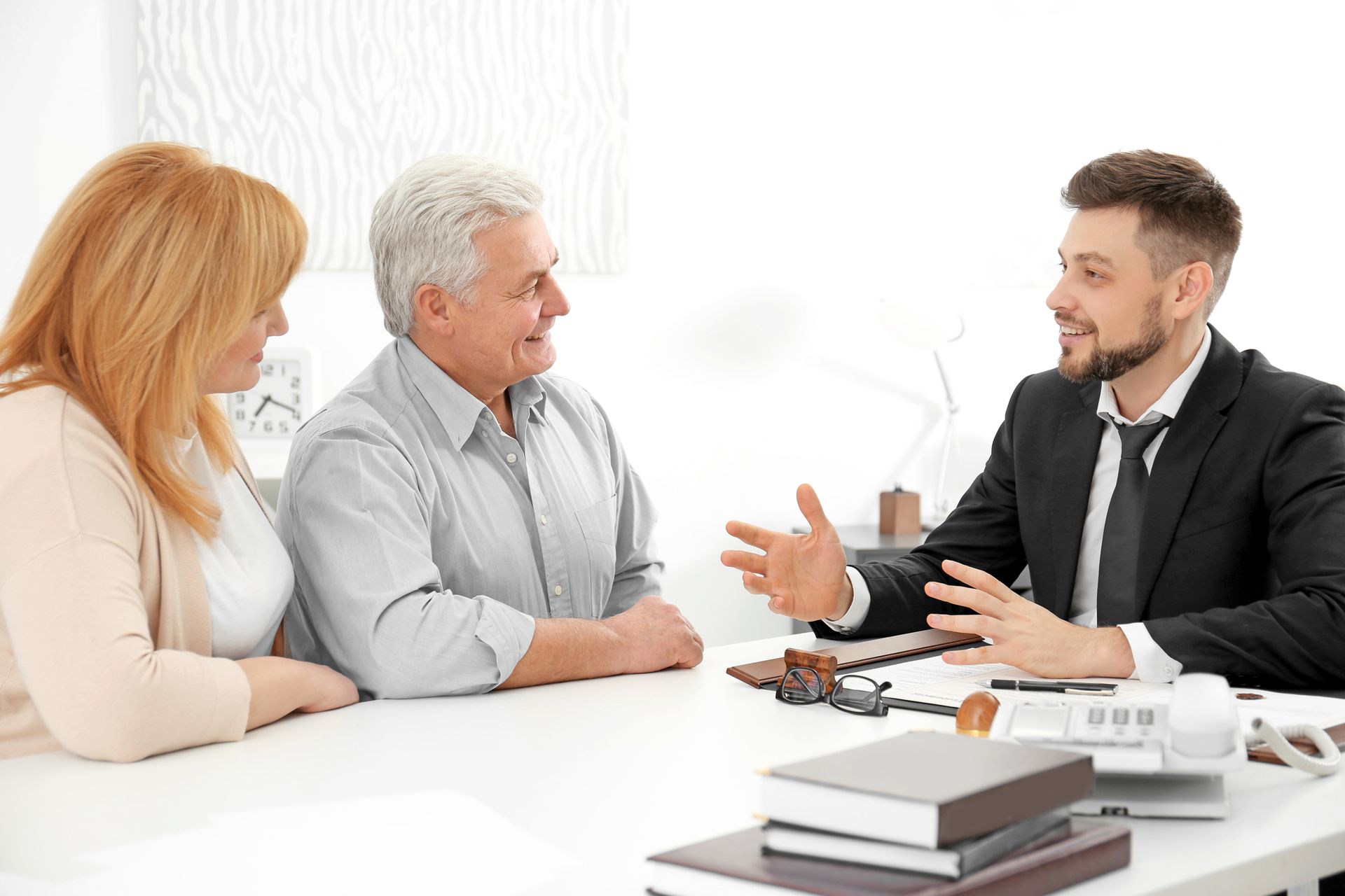 Couple meeting with an independent insurance agent