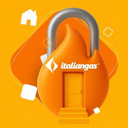 Contatore del gas arancione chiuso con un lucchetto argentato e logo ItalianaGas su sfondo arancione brillante.