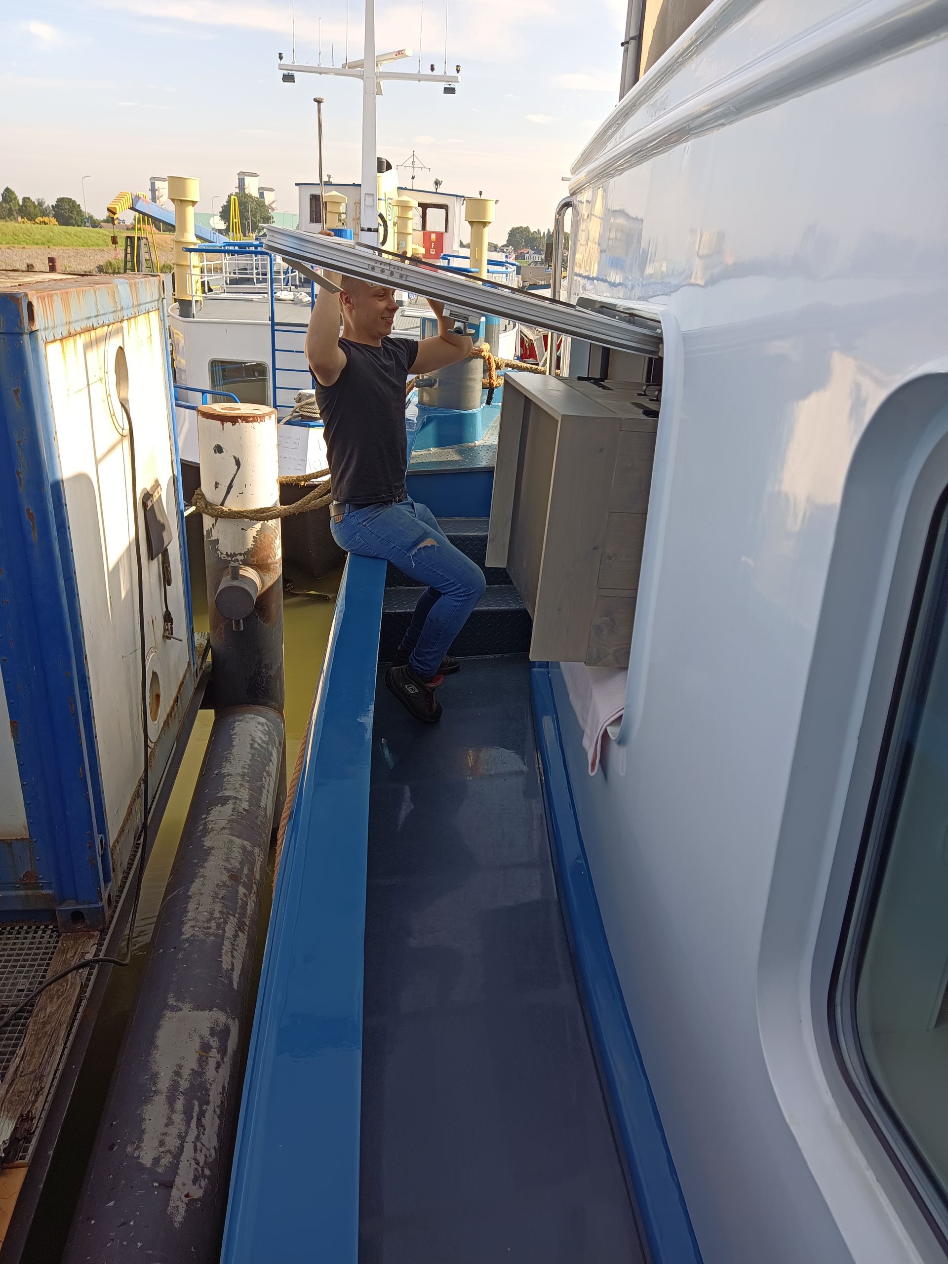 Aquariumverhuizing door raam