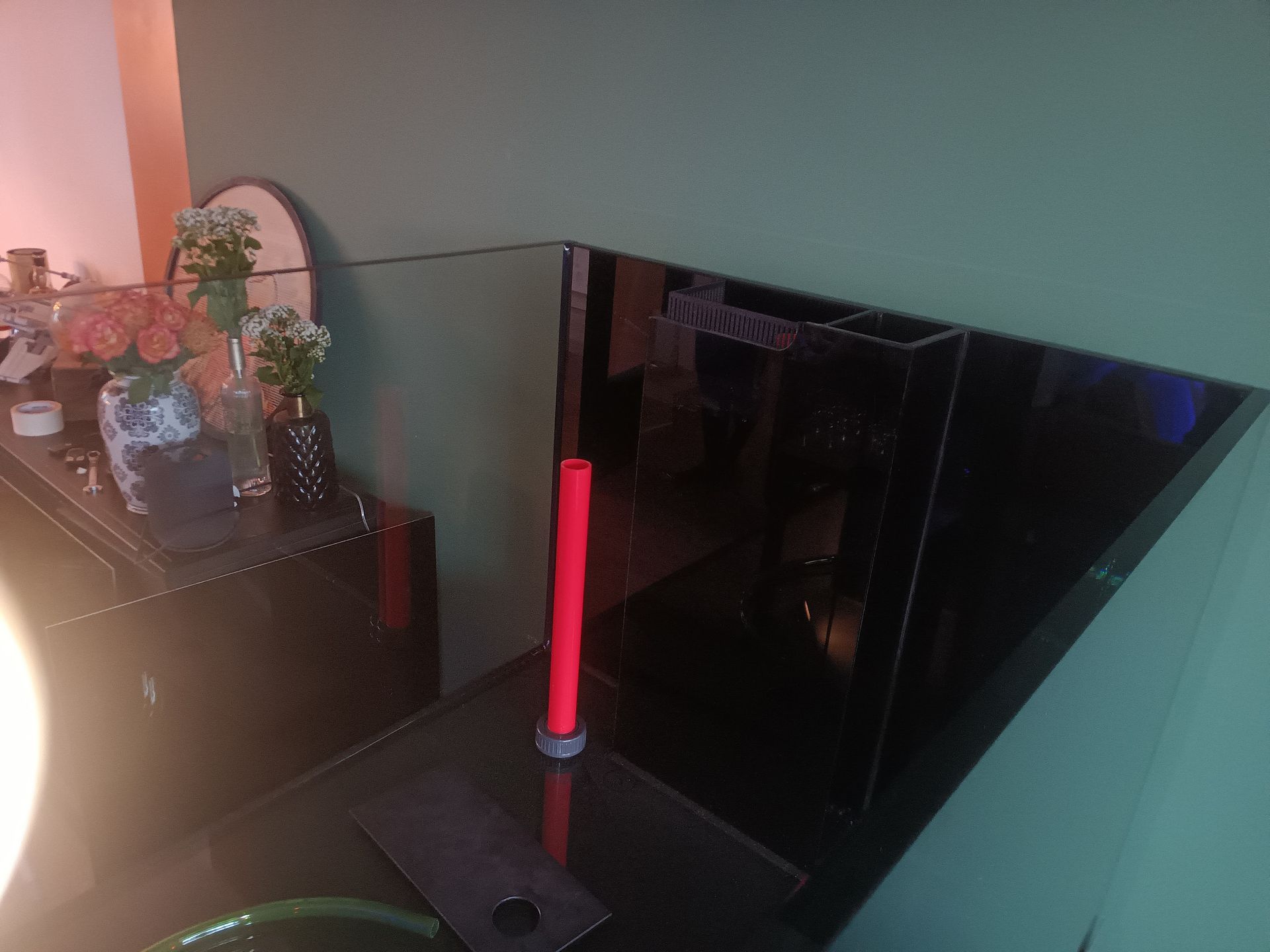 Rimless aquarium met boringen naar wens