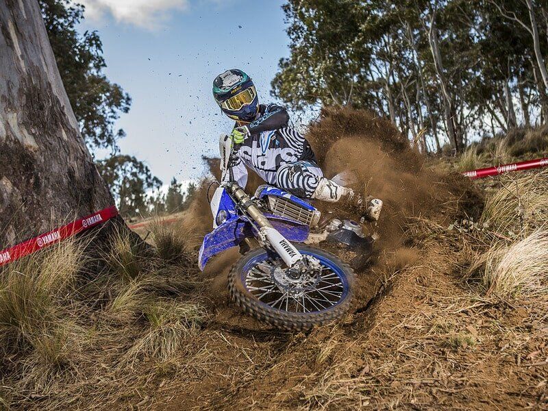 web_holeshot-yamaha-holeshot-kawasaki_85bf6a1d4c