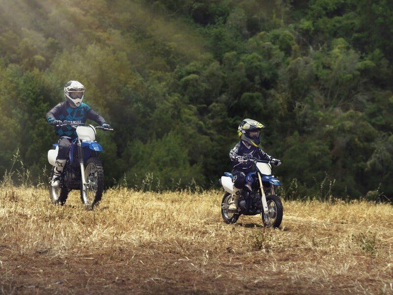 web_holeshot-yamaha-holeshot-kawasaki_600dcc8382