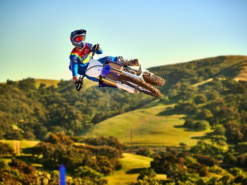 web_holeshot-yamaha-holeshot-kawasaki_815340bf40