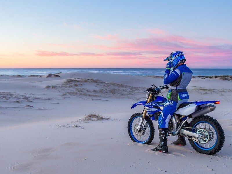 web_holeshot-yamaha-holeshot-kawasaki_ca2c9254d7