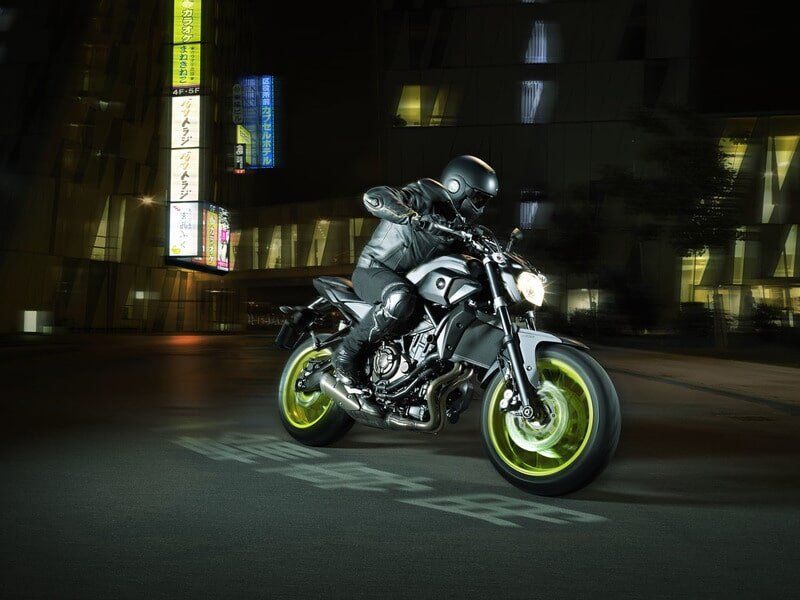 web_holeshot-yamaha-holeshot-kawasaki_d9e3cab17b
