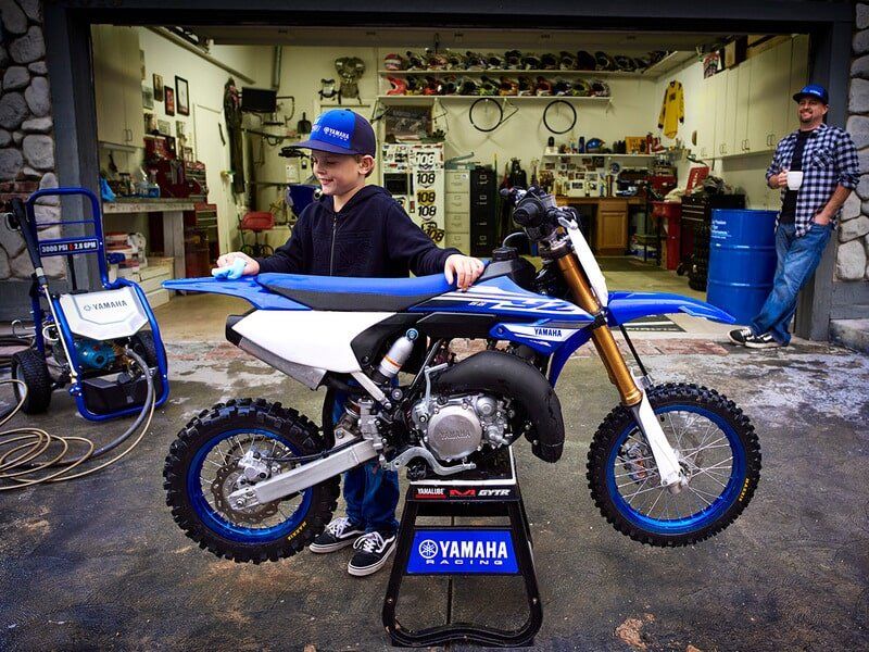 web_holeshot-yamaha-holeshot-kawasaki_f115752014