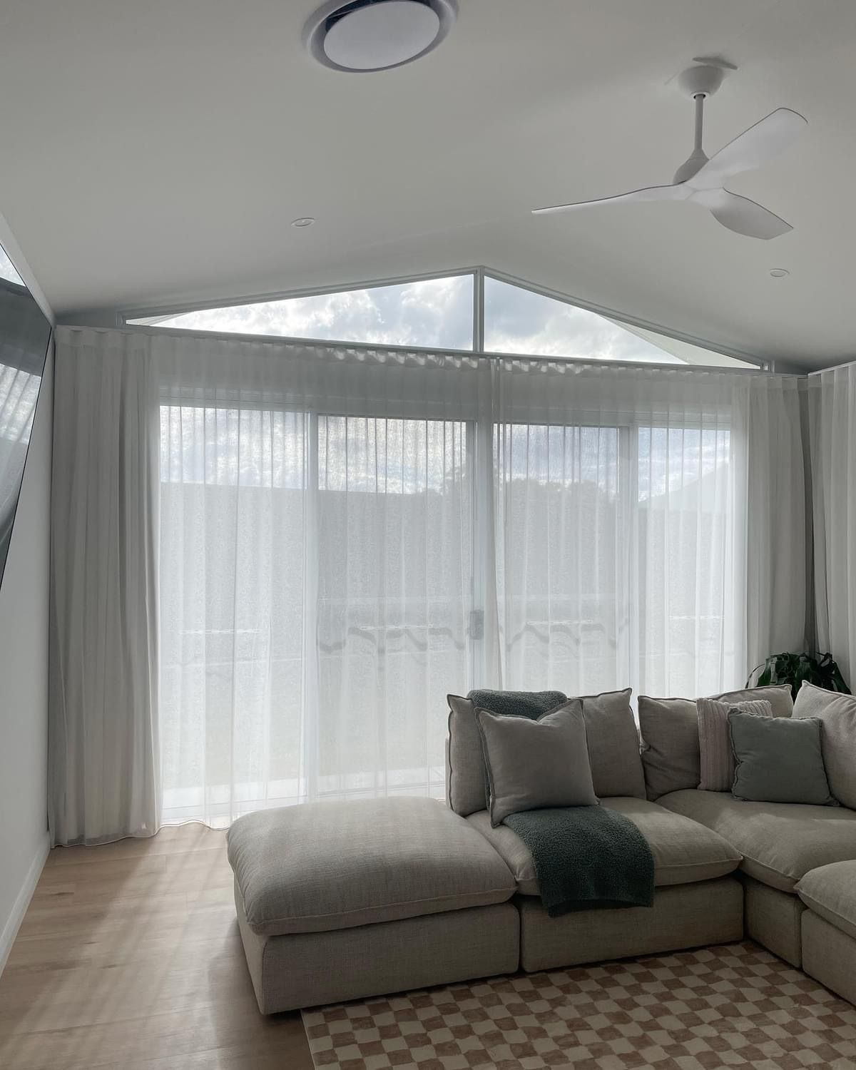 Curtains4