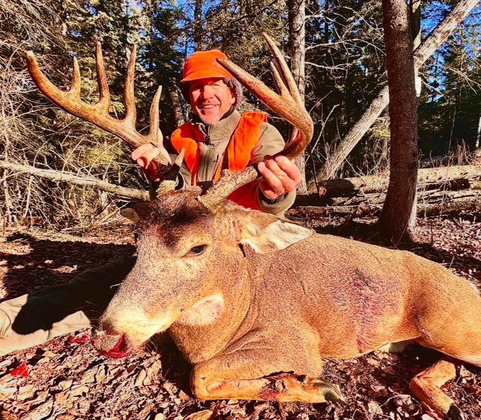 giant whitetail deer hunting Saskatchewan