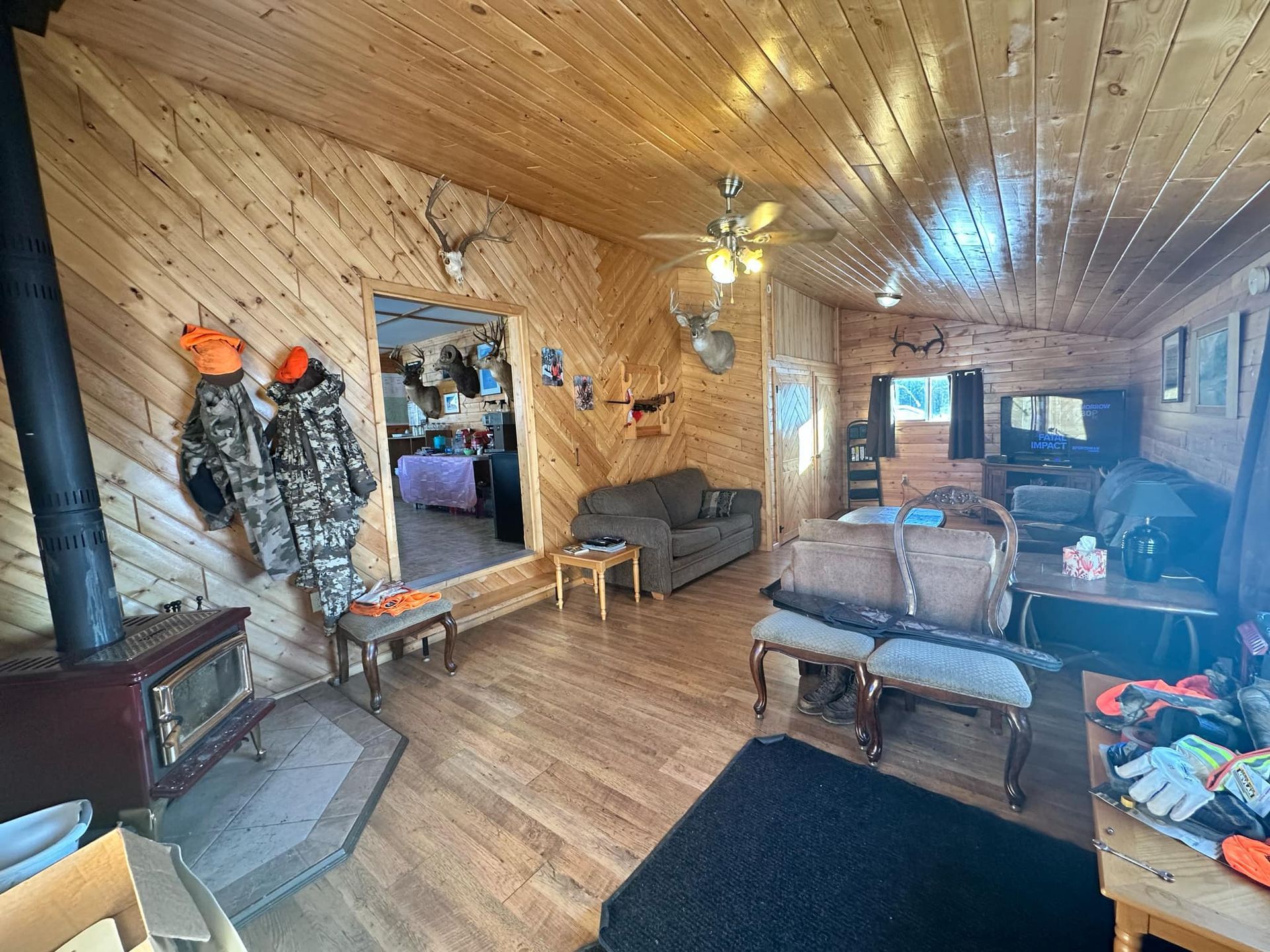 deer hunting lodge Canada
