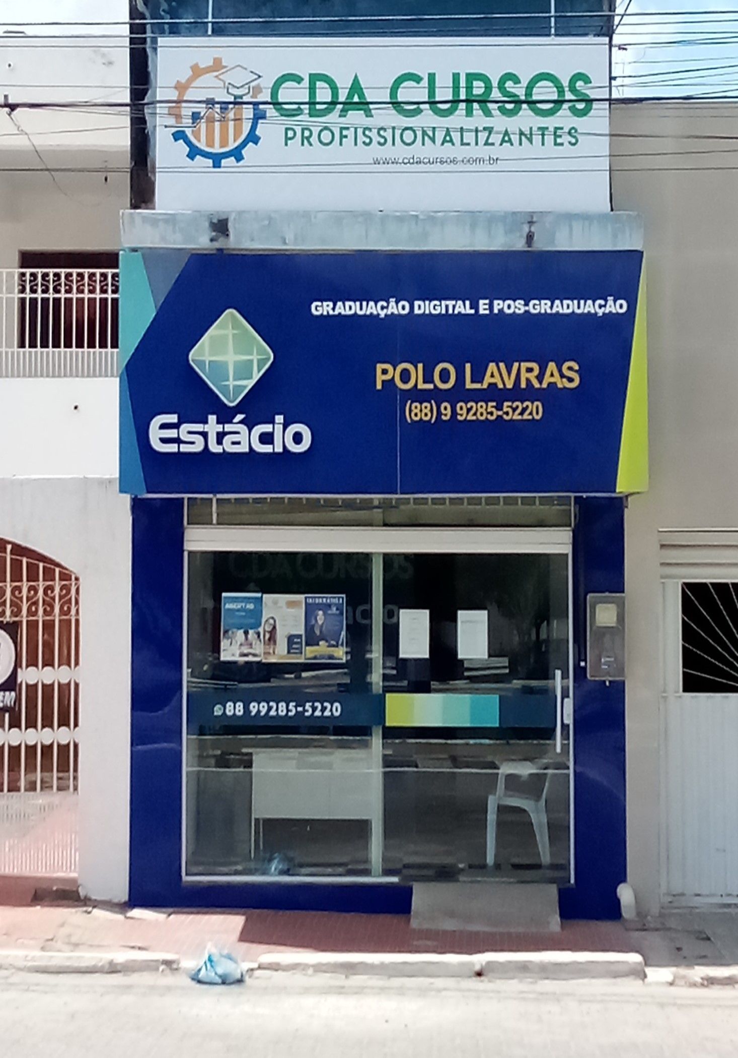 Fachada de uma de nossas escolas próprias